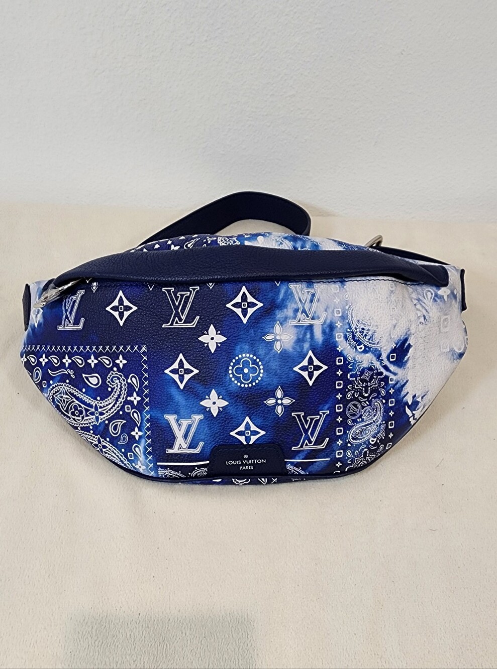 Louis Vuitton Discovery Bumbag PM Bandana Blue